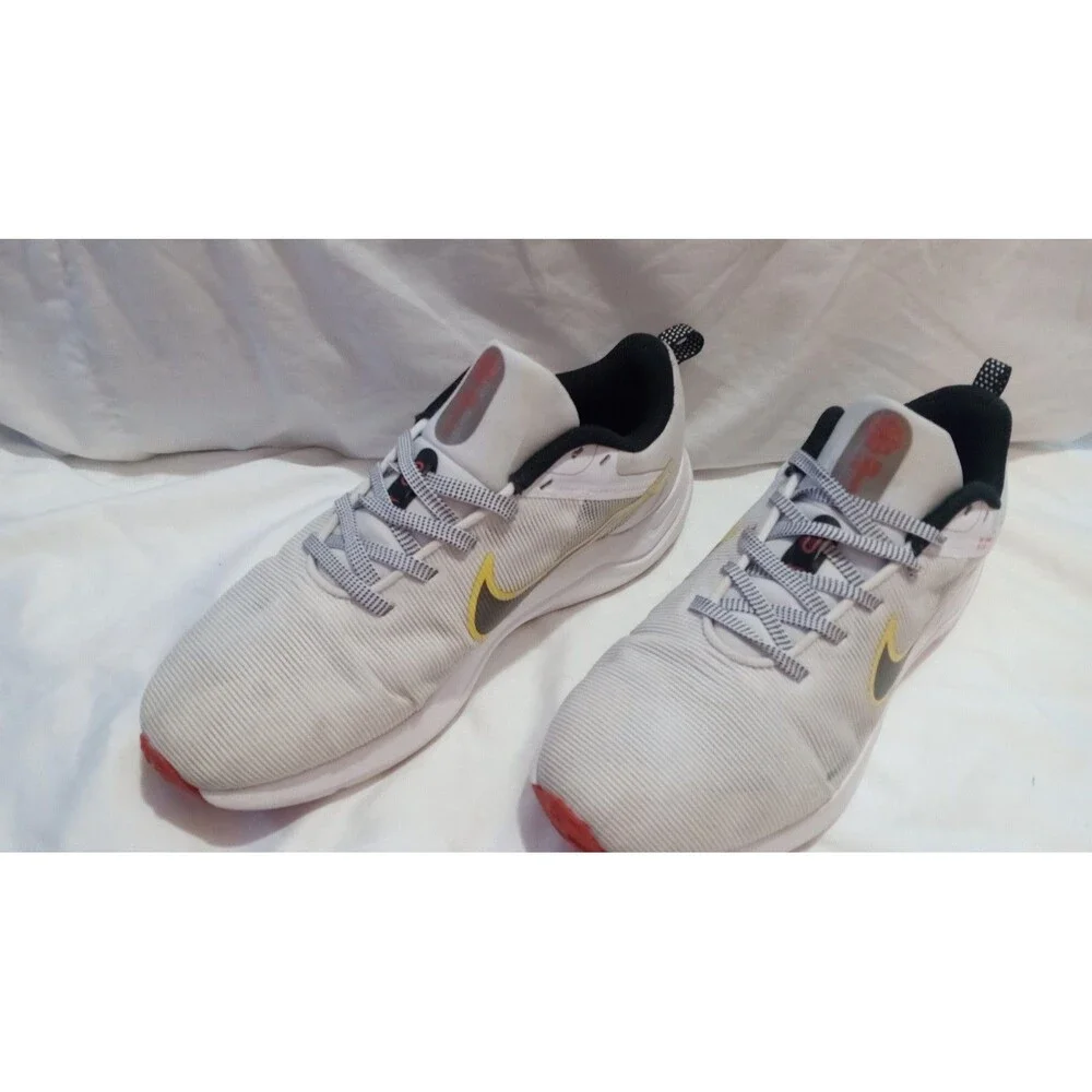Nike Women’s Running Shoes – Size 8